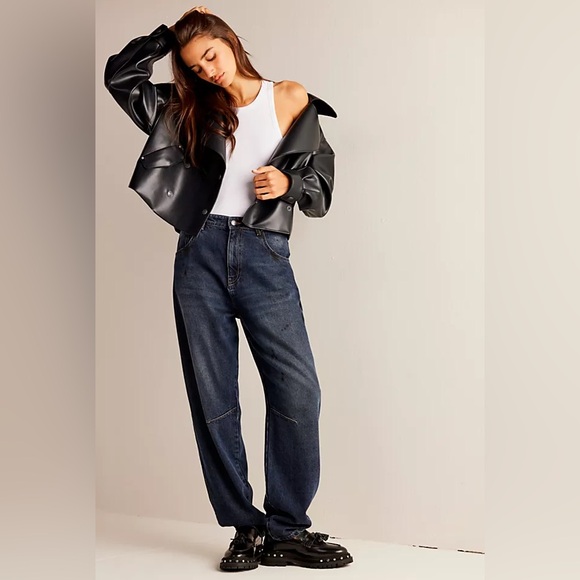 WE THE FREE Augusta High Rise Slim Barrel Jeans Size 28 Distressed Dark Wash New - Picture 3 of 16